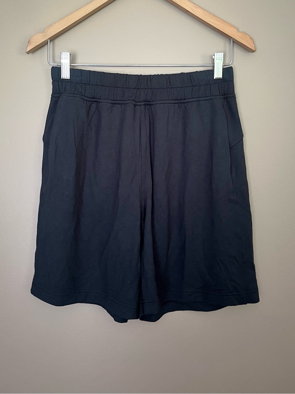 {Lululemon} BeCalm Mid-Rise Bermuda Short in Black - Womens XS